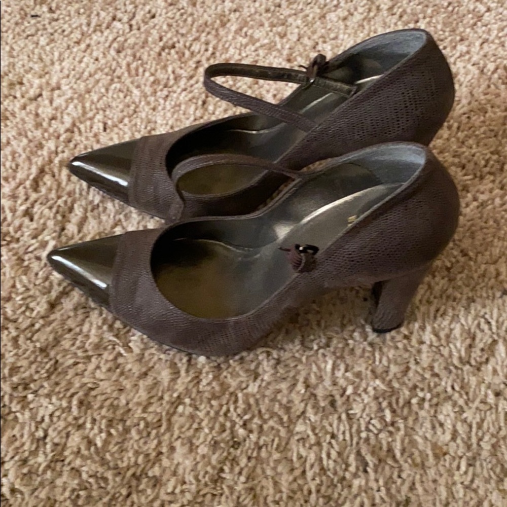 Shoes - Picture 4 of 4
